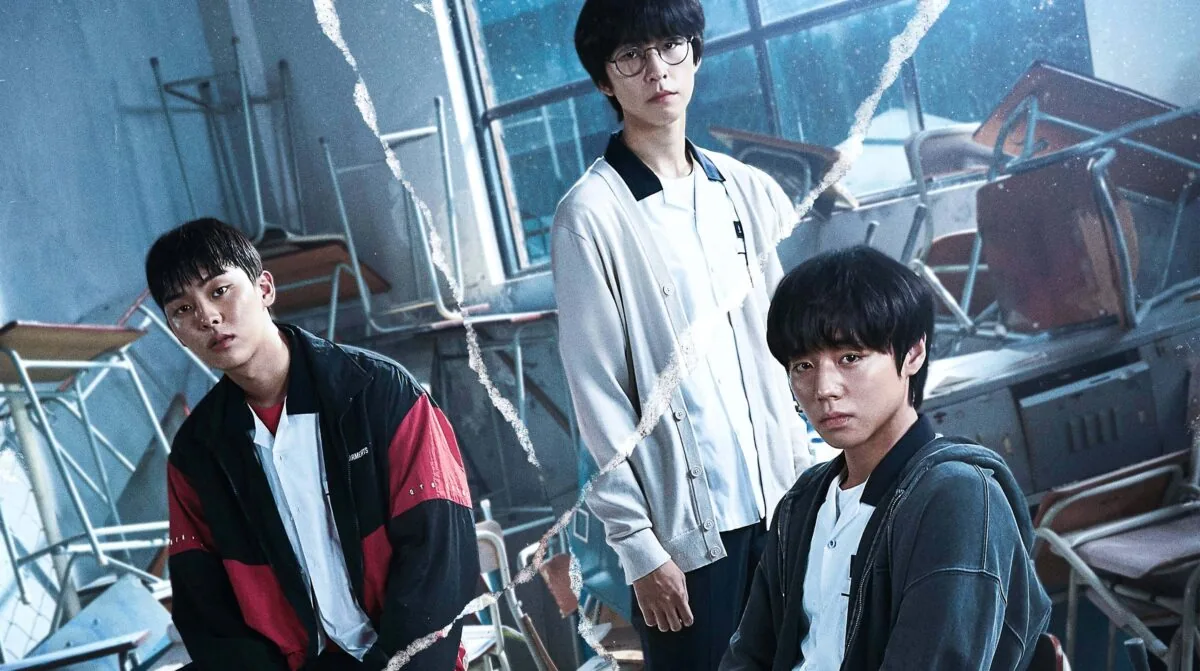 Горизонтальный постер первого сезона дорамы Слабый герой